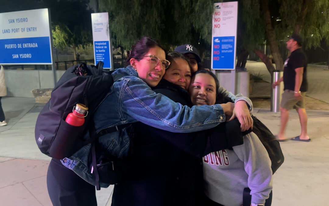 Madre Bajo DACA Regresa a EE.UU.: Un Reencuentro Emotivo con su Hija