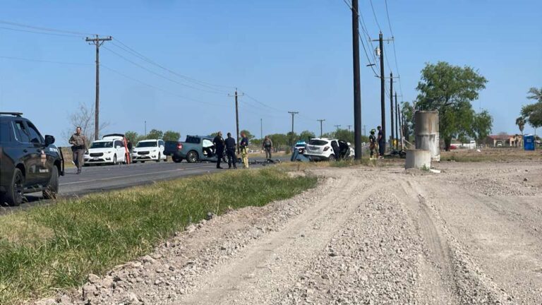 Cierran intersección en Mercedes tras fuerte choque vehicular