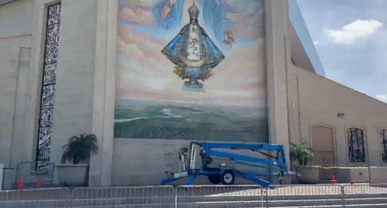 Restauran mosaico emblemático de la basílica en San Juan tras casi 30 años