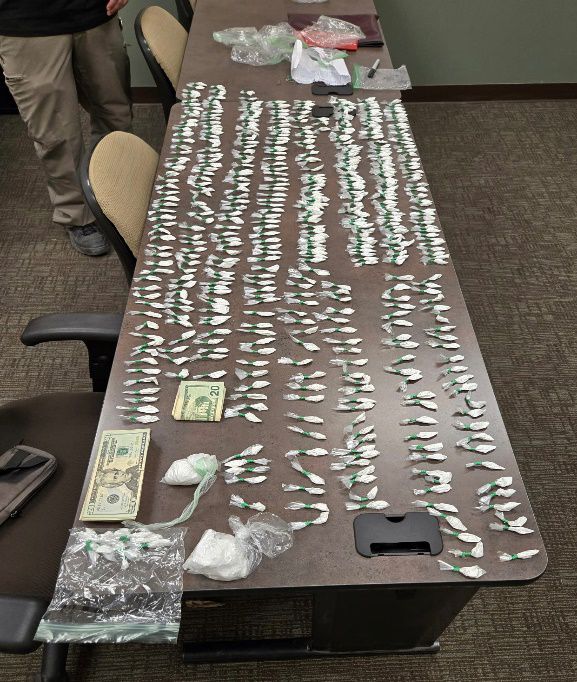 arrestan a presunto distribuidor de cocaína tras parada de tráfico en roma