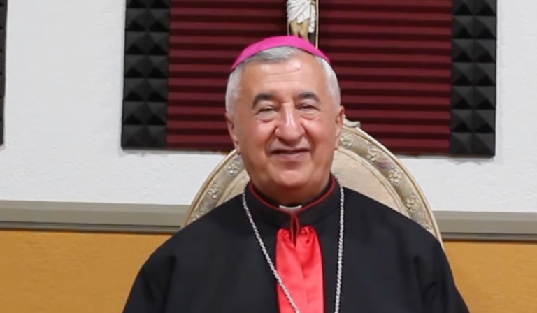 El Obispo Caldeo de El Cajón se Declara No Culpable de Malversación de Fondos