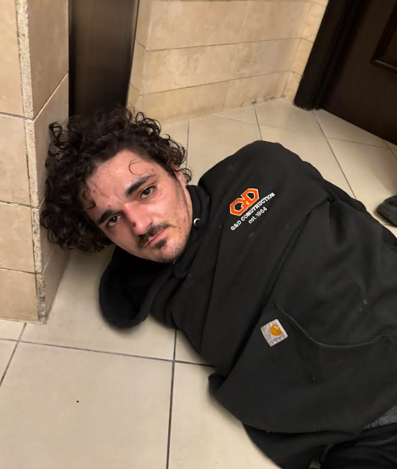 Frank Hidalgo: Fugitivo Escapa Descalzo de un Hospital en Reno