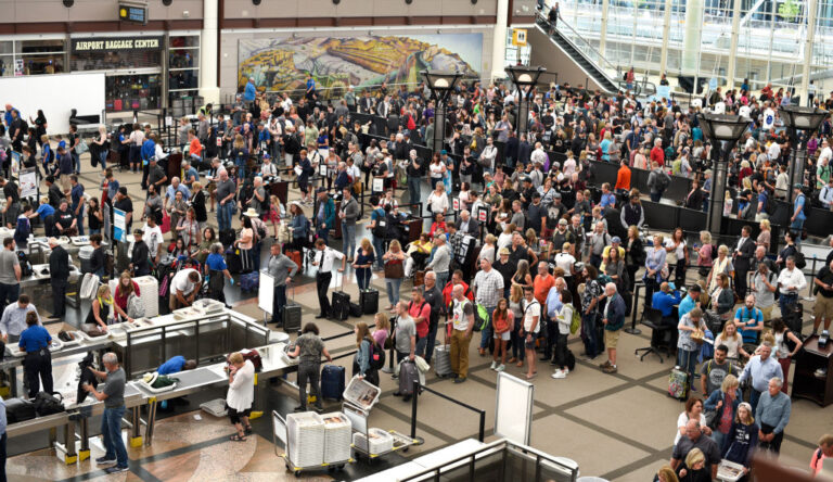 Aumento de viajeros en el Aeropuerto de Denver por vacaciones de primavera