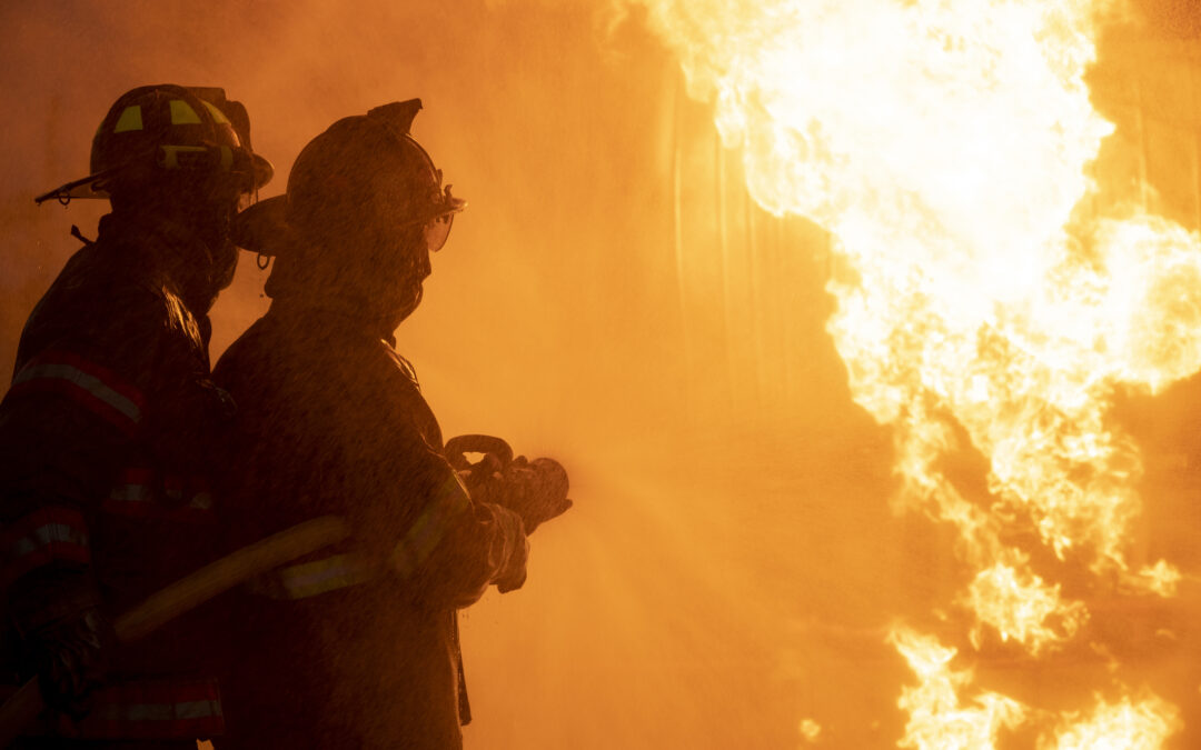 Incendio en Clearwater: Bomberos de Kansas Rescatan a Dos Heridos en Dramático Rescate