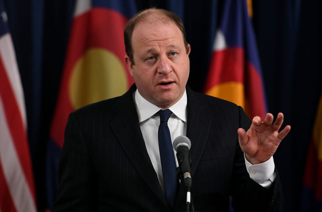 Jared Polis Aprueba Nuevas Leyes de Impuestos Agrícolas y Apoyo a la Transición del Carbón en Colorado