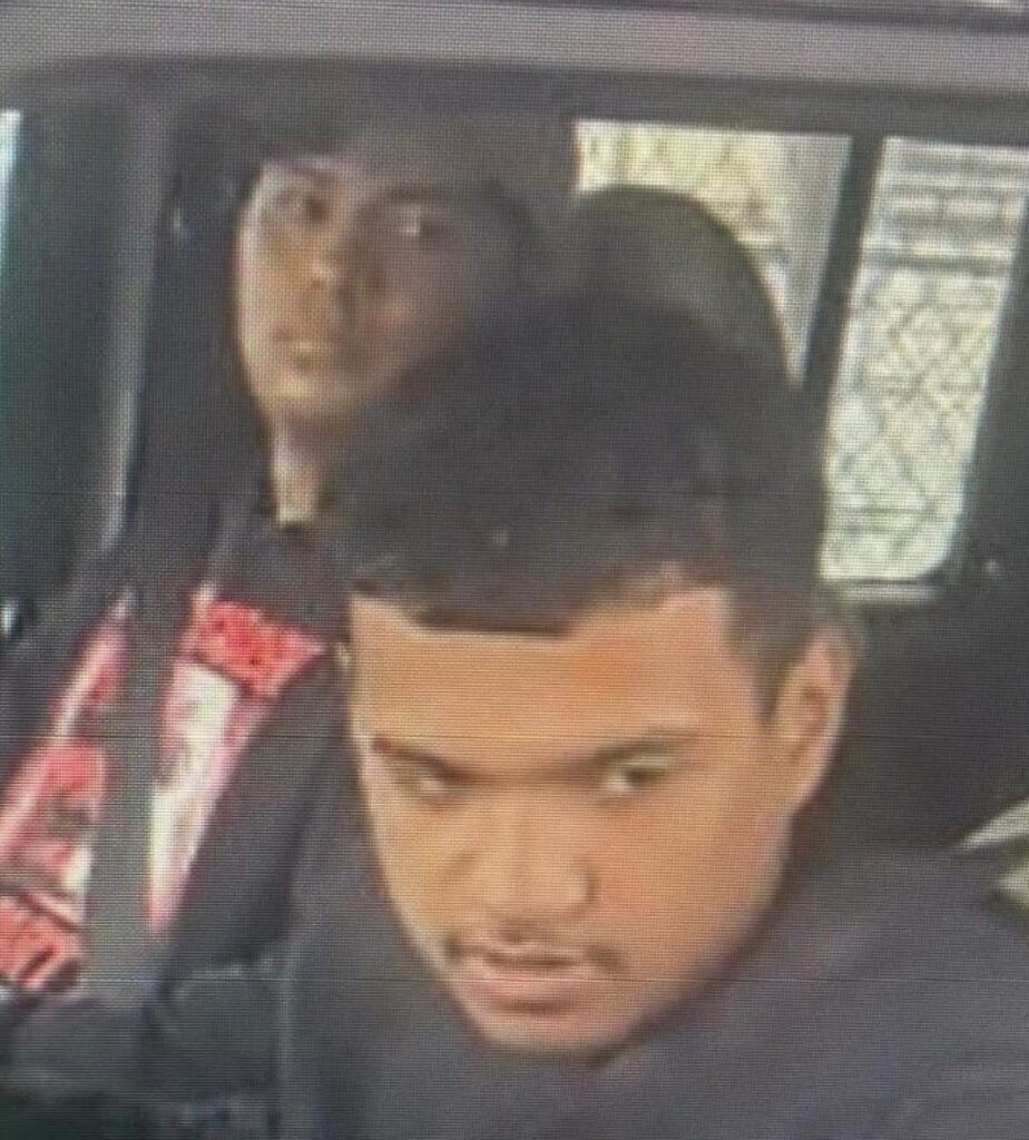Policía de Brownsville busca identificar a personas de interés por robo de vehículo