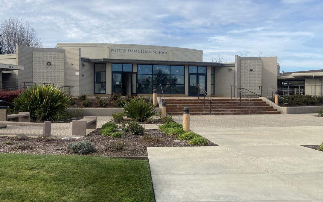 Cierre de la Preparatoria Notre Dame: Impacto en la Educación del Valle de Salinas