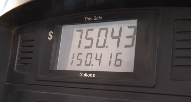 ¿El Precio de la Gasolina Bajará? El Petróleo Disminuye Tras Comentarios de Trump Sobre Irán