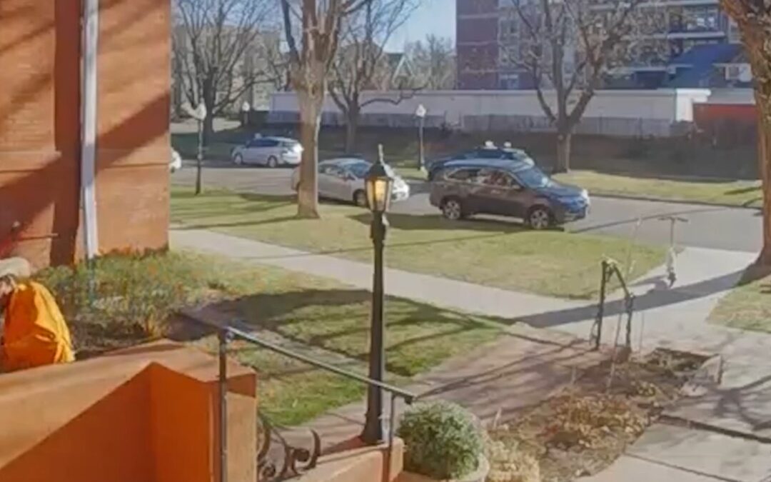 Asalto en Denver: Yesenia Hernández Sufre Violento Ataque Cerca de su Trabajo