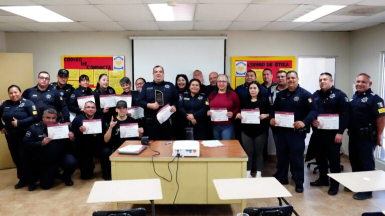 Agentes de la Policía Municipal de Mexicali Refuerzan Capacidades en el Taller “D.A.R.E. para Padres”