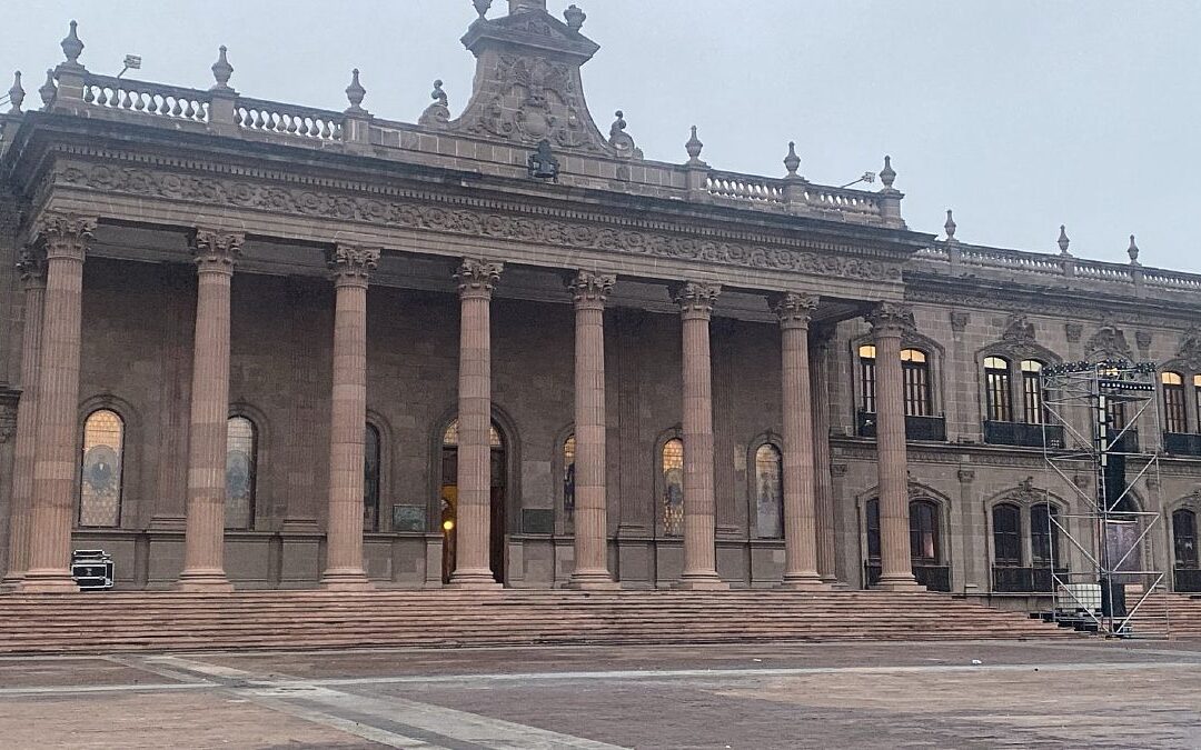 Retiro de Pintas y Pancartas en Monterrey Tras la Marcha del 8M