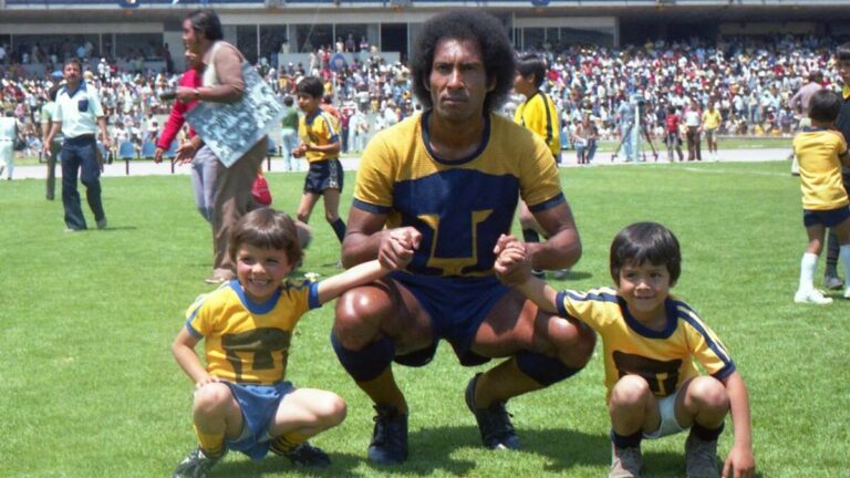 Evanivaldo Castro ‘Cabinho’ Renace en Redes Sociales con Mensaje Inolvidable en Playera de Pumas