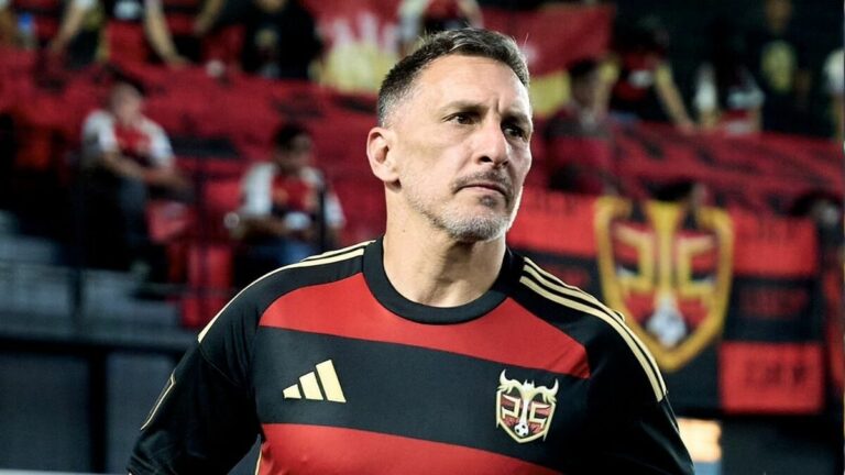 Chaco Anuncia el Pronto Regreso de Santiago Giménez al Milán