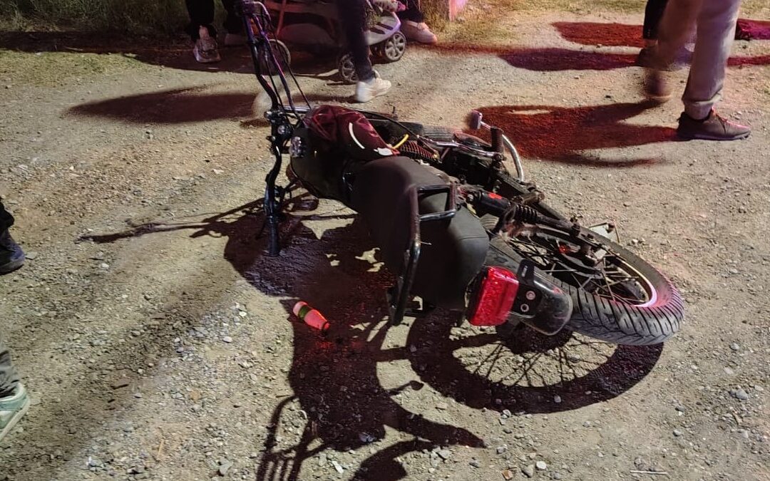 Niña en estado grave tras accidente de motocicleta en Torreón: velocidad excesiva implicada