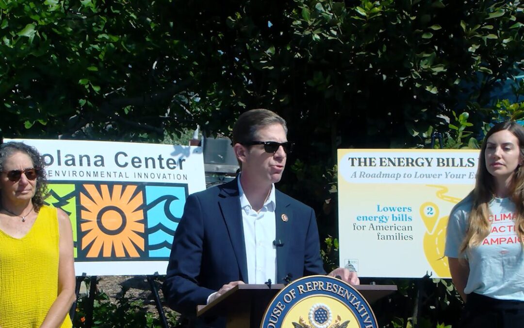 Mike Levin aborda el creciente costo de energía con nueva propuesta en medio del conflicto en Irán