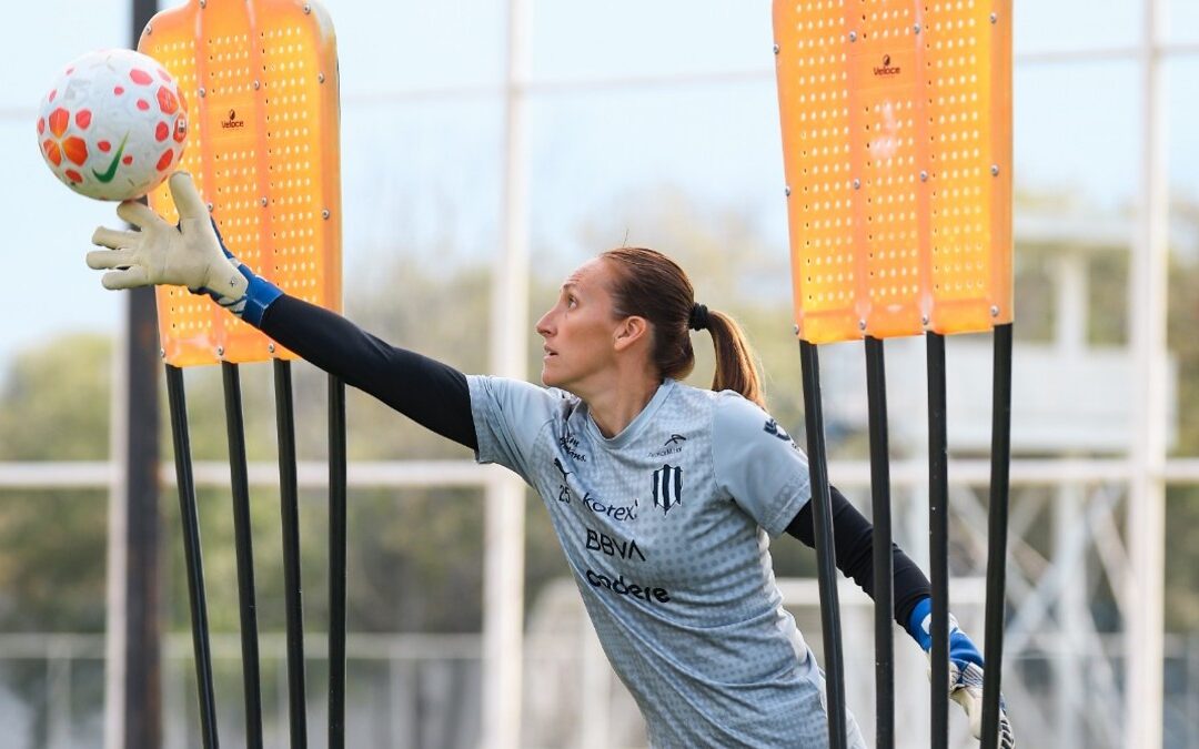 Pamela Tajonar de Rayadas: Impulsando el Fútbol Femenil Desde una Temprana Edad