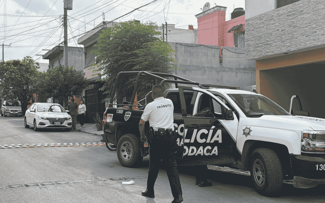 Rehenes en Apodaca: Mujer Rescatada en Estética tras Detención del Agresor