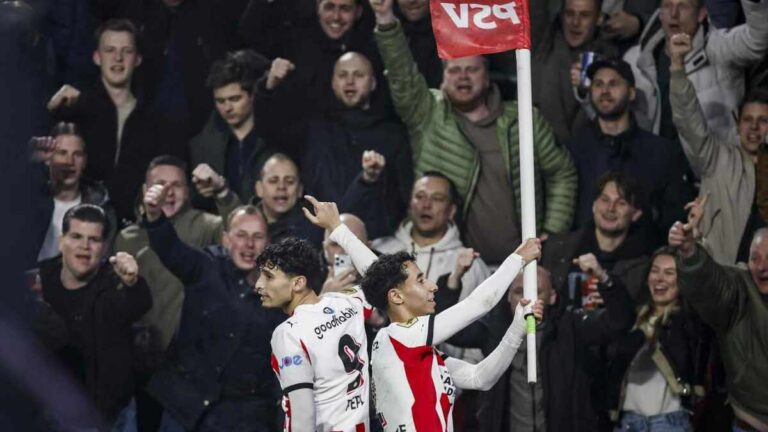 El PSV Aumenta su Liderato en la Liga tras Vencer a un AZ Alkmaar Sin Mateo Chávez