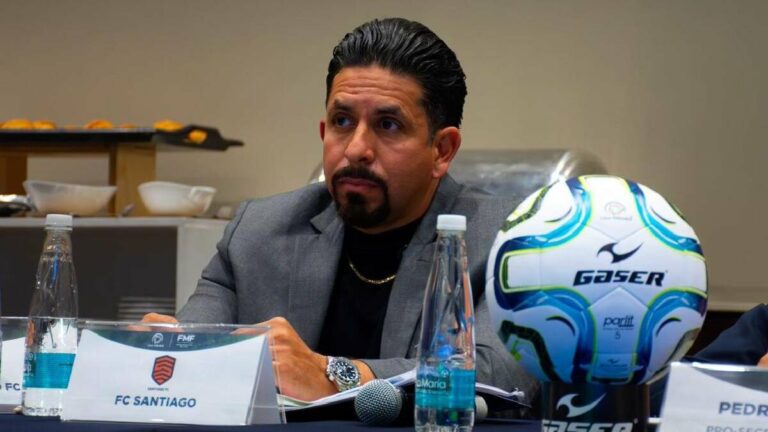 Santiago FC: Modelo de Excelencia en la Liga Premier