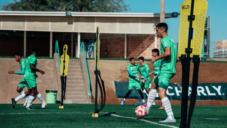 Santos Inicia Preparación para el Duelo Crucial Ante Chivas