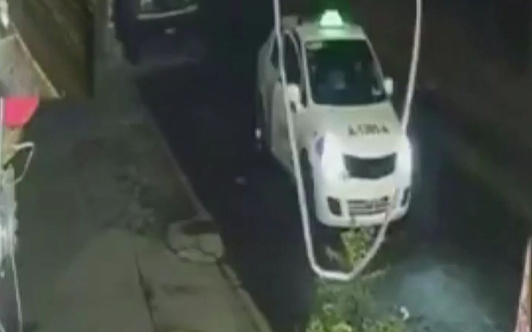 Matanza en Taxi en Azcapotzalco: Revelan Video de Policías Moviendo el Auto a Naucalpan