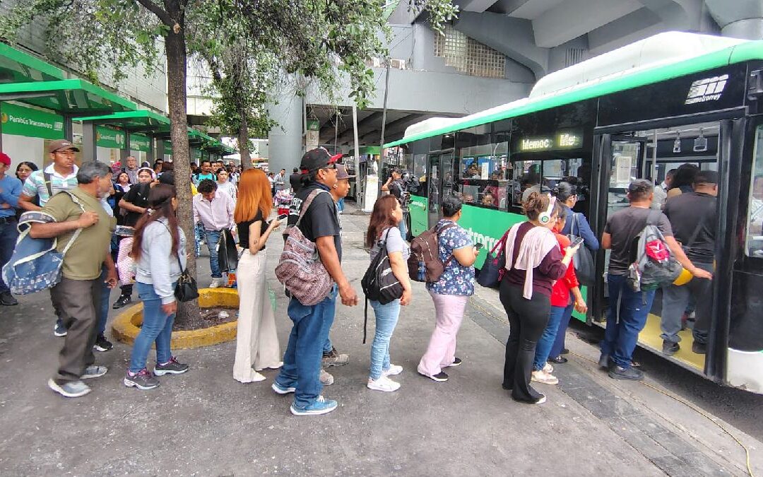 Transporte Público en Monterrey: Tiempos de Espera Extensos Durante Semana Santa 2023