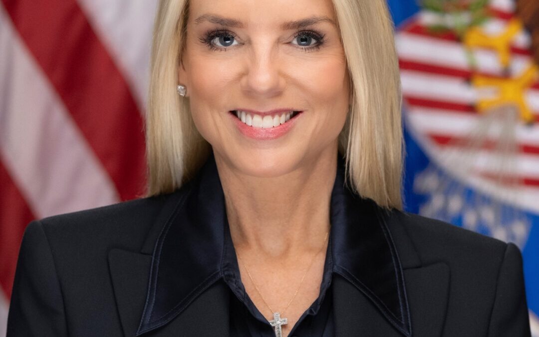 Trump Destituye a Pam Bondi en Medio de Polémica en el Departamento de Justicia