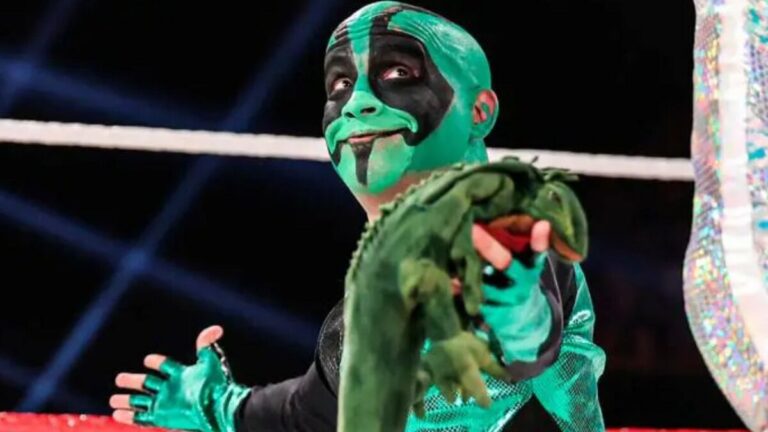 WWE Da Luz Verde a Nuevas Figuras de Luchadores de AAA