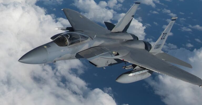 Avión de Combate Estadounidense Derribado en Irán: Continúan las Operaciones de Rescate