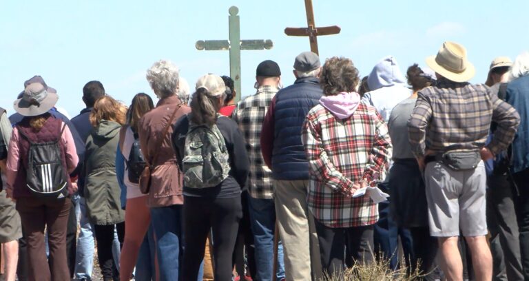 Vía Crucis reúne a la comunidad en South Valley de Albuquerque