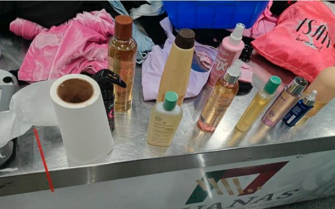 Detenida en el AICM por Drogas Ocultas: Pasajera Usó Maquillaje para Contrabando