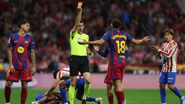 Atlético de Madrid critica fuerte decisión arbitral sobre expulsión de jugador del Barcelona