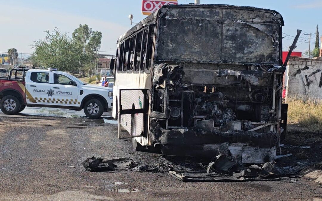 Incendio de Autobús en El Salto por Supuesta Falla Mecánica Alarmó a Vecinos