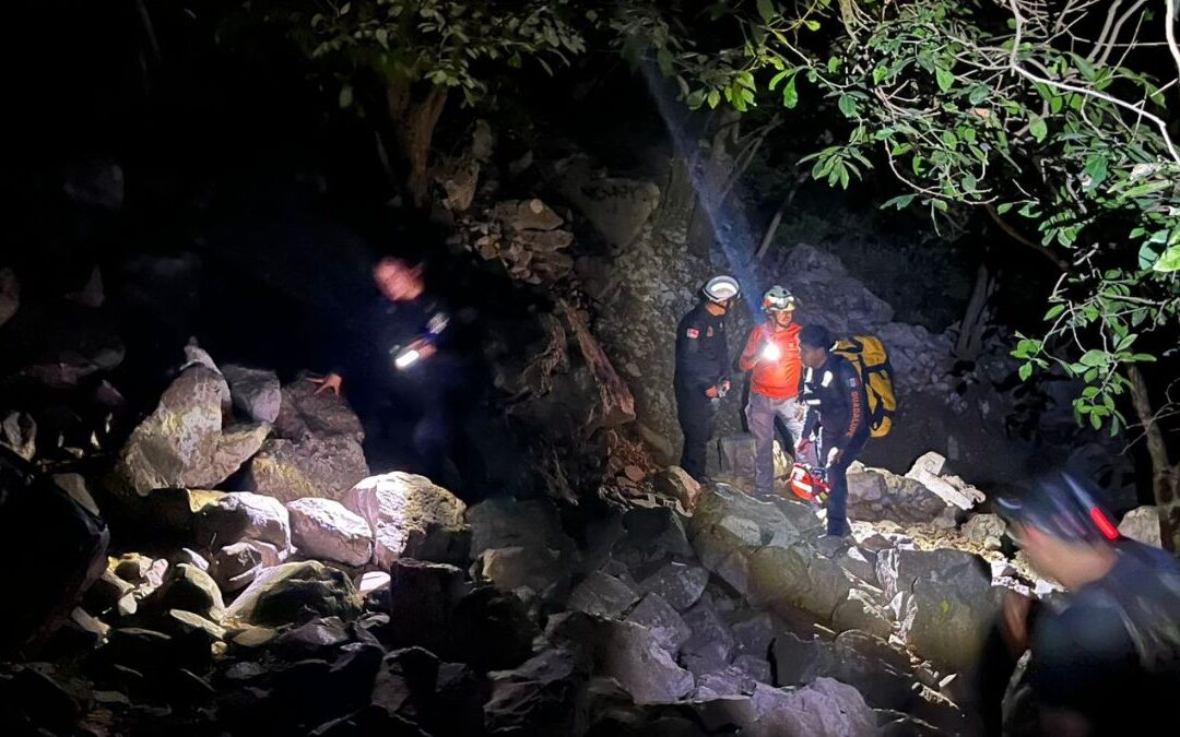 Dramático rescate nocturno de padre e hijo en el Cerro de la Silla