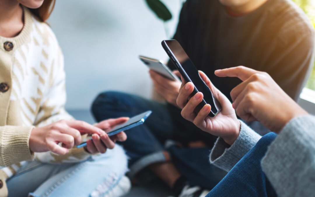 Massachusetts Debate Prohibir Redes Sociales a Menores de 14 Años