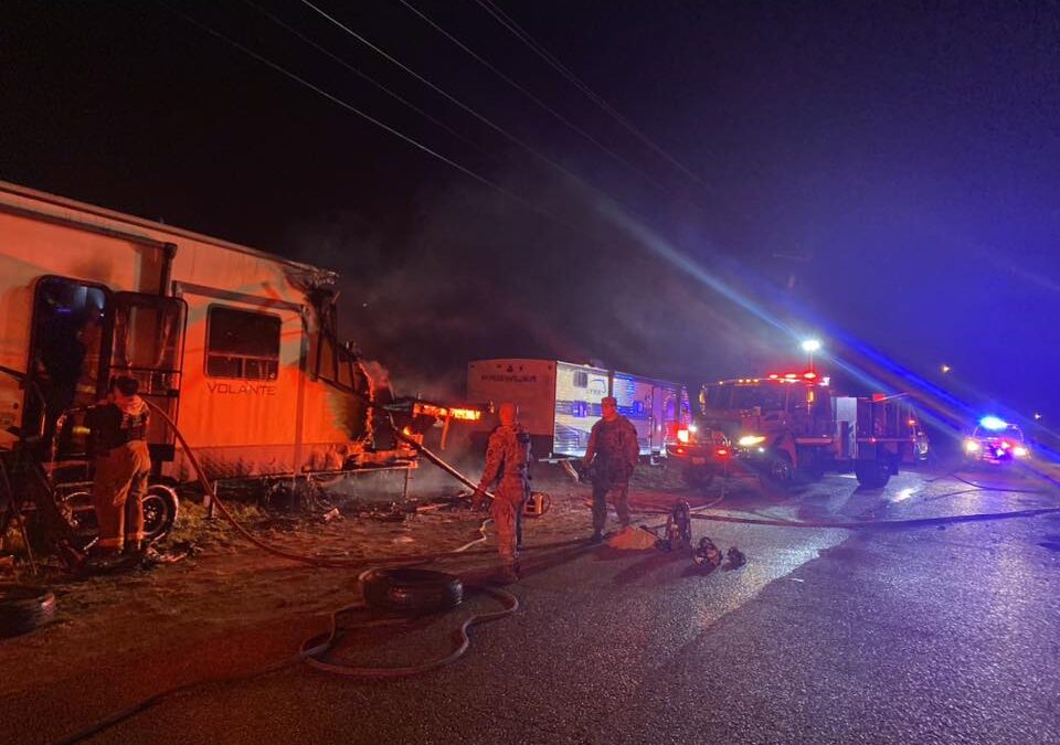 Bomberos de La Rosita extinguen incendio en casa rodante en Garceno
