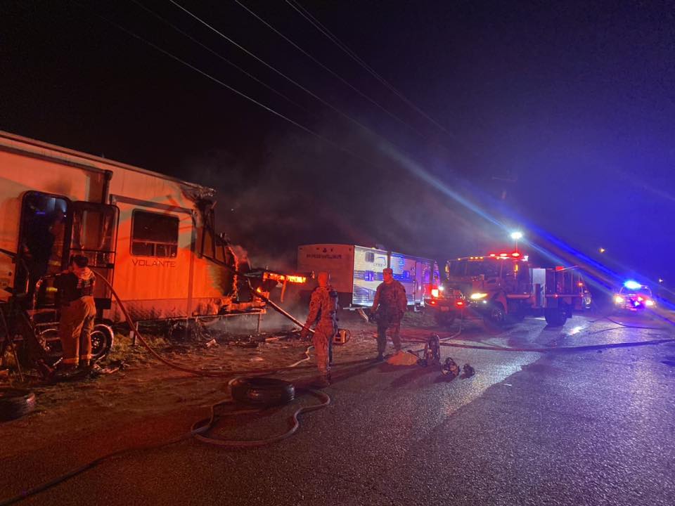 Bomberos de La Rosita extinguen incendio en casa rodante en Garceno
