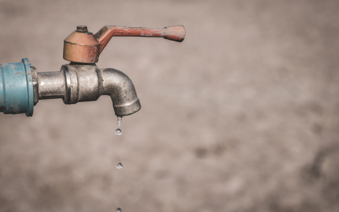 Restricciones de Agua en Golden por Sequía: Medidas que Entran en Vigor en Mayo