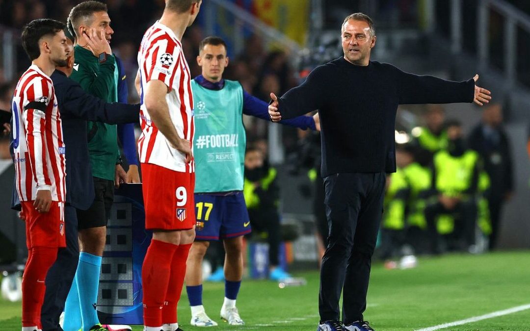Hansi Flick Critica Fuerte el Arbitraje en el Barcelona vs Atlético: ‘Era Roja y Penal’