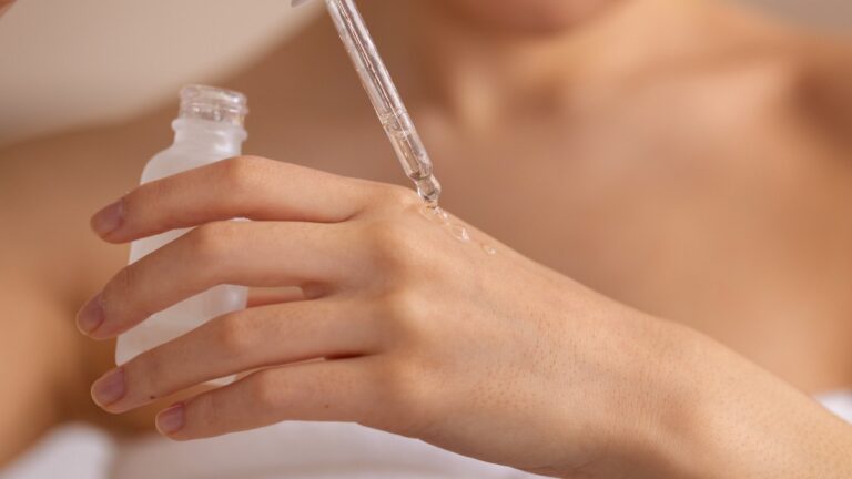 Rutina de Skincare: Joven Advierte Sobre Mezclar Activos en el Cuidado de la Piel