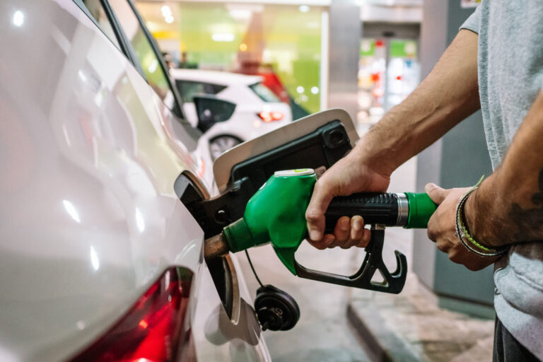 Precios del Diésel Aumentan en Colorado: Superan los 5 Dólares por Galón