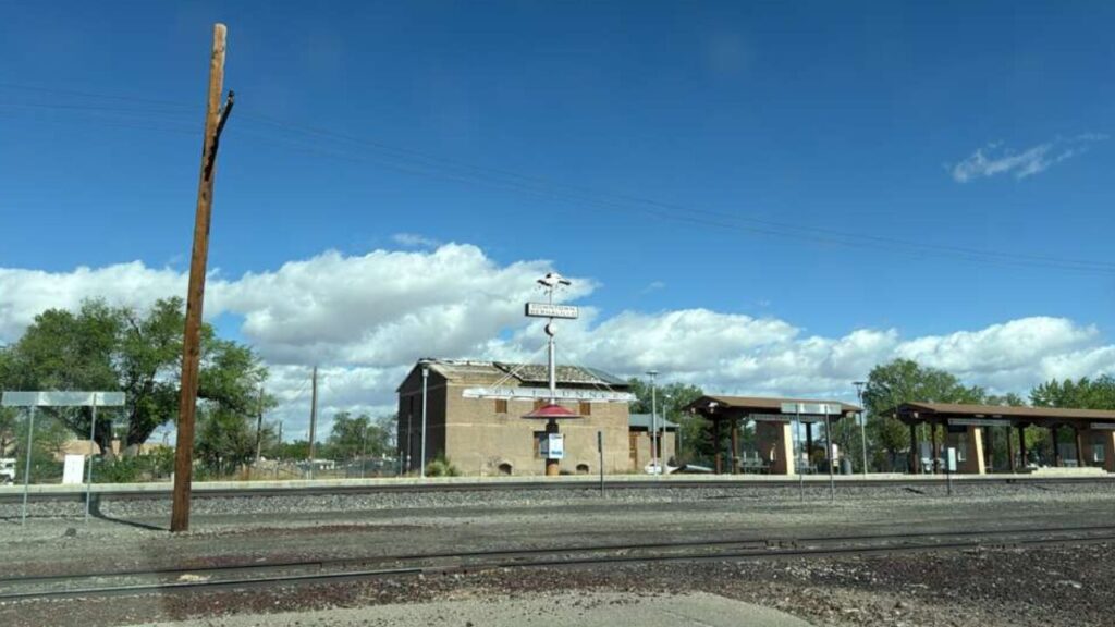 Tirador Activo en Bernalillo Interrumpe Trenes, Transporte en Autobús Activado