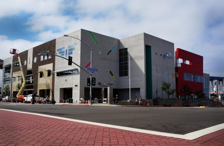 Campus de San Diego Adopta Nuevo Nombre Tras Controversia Histórica
