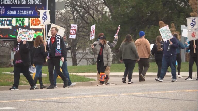 La huelga de maestros en Sheridan, Colorado, alcanza su tercera semana, sin soluciones a la vista