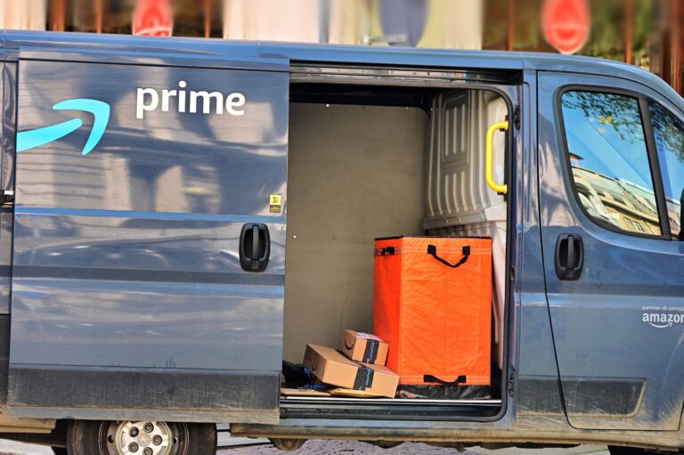 Trabajadores de Amazon Intensifican Protestas Sindicales en Todo Estados Unidos