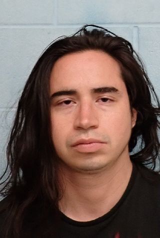 Andoni García se entrega a la policía de McAllen por caso de robo agravado