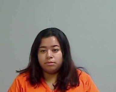 Arrestan a mujer en el condado Hidalgo por presuntos delitos de drogas y crimen organizado