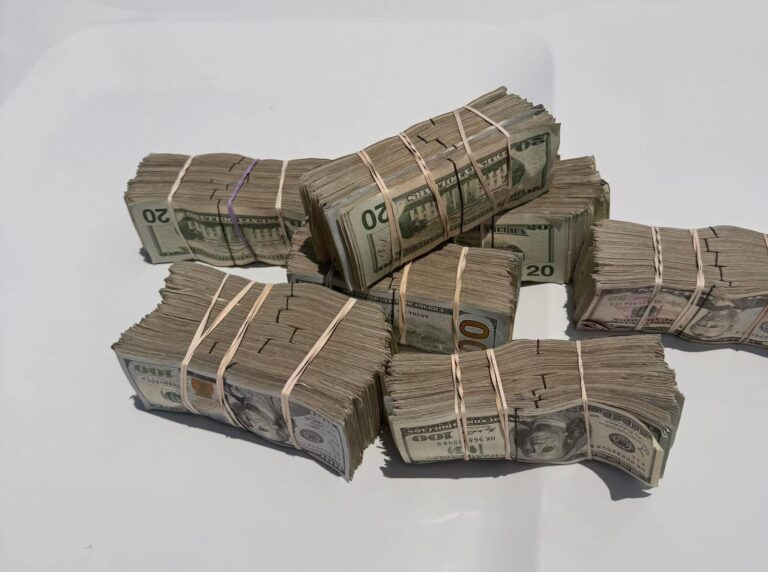 Pareja de Brownsville enfrenta cargos por lavado de dinero tras hallazgo de más de $90 mil
