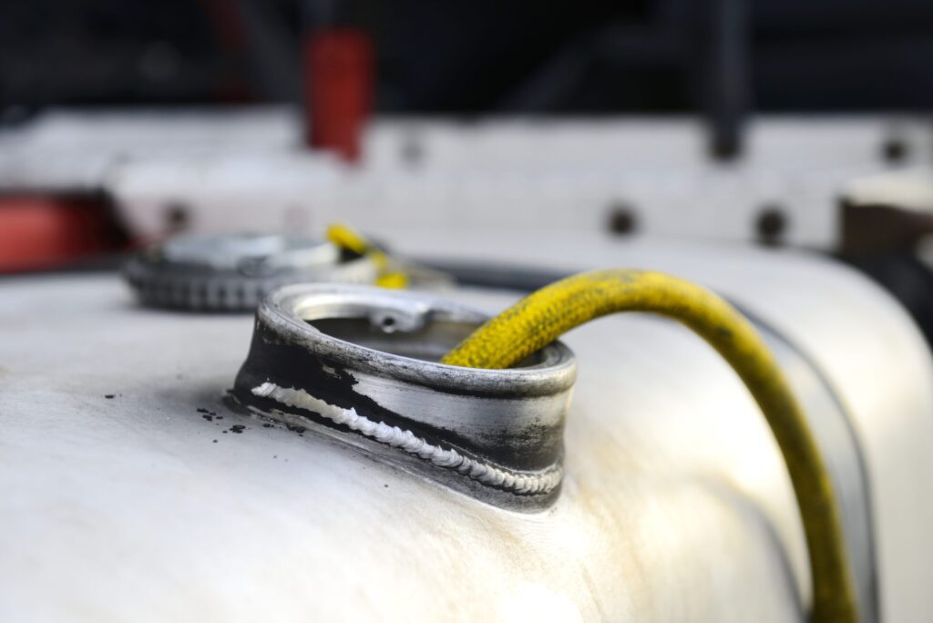 Detención en Soledad: Hombre acusado de robar más de mil galones de diésel en áreas agrícolas