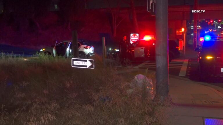 Persecución en San Diego: Sospechosos Huyen y Abandonan Vehículo con Herramientas de Robo